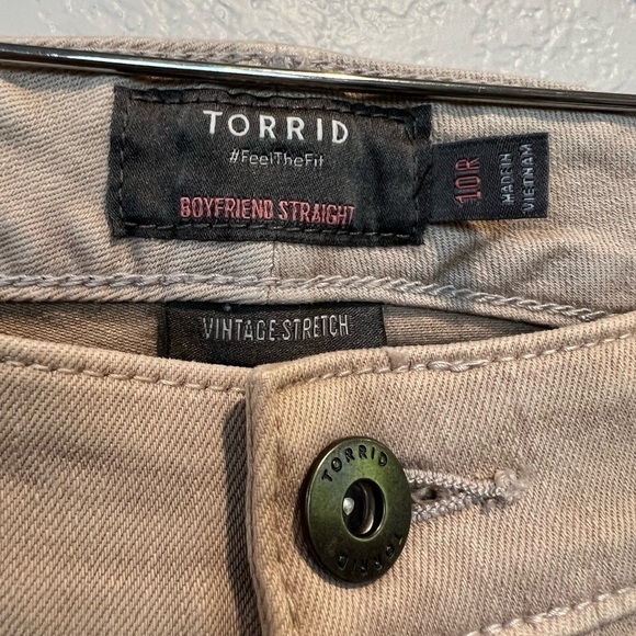 102. Torrid Boyfriend Straight Vintage Stretch Mid-Rise Jean 10R - Picture 2 of 2